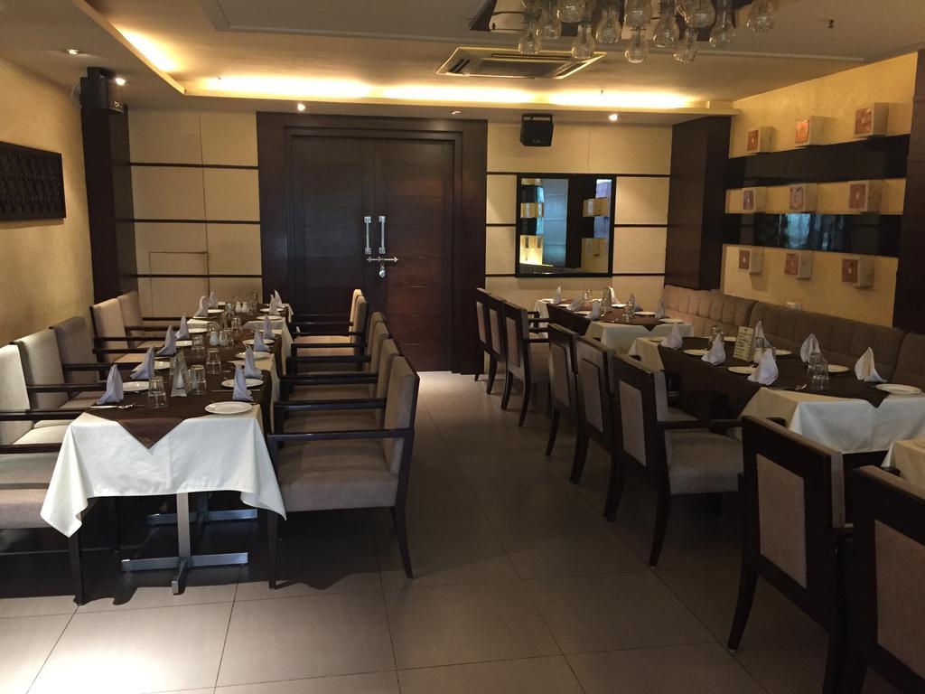 Hotel Caspia Pro Greater Noida Exterior photo